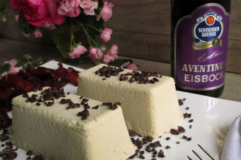 Bierparfait mit Zwetschgenröster und knusprigem Pumpernickel